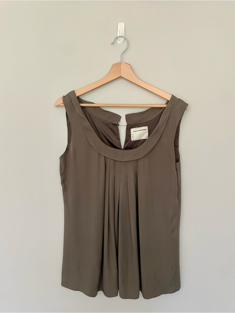 Gary Graham 100% Silk Sleeveless Pleated Blouse in Taupe